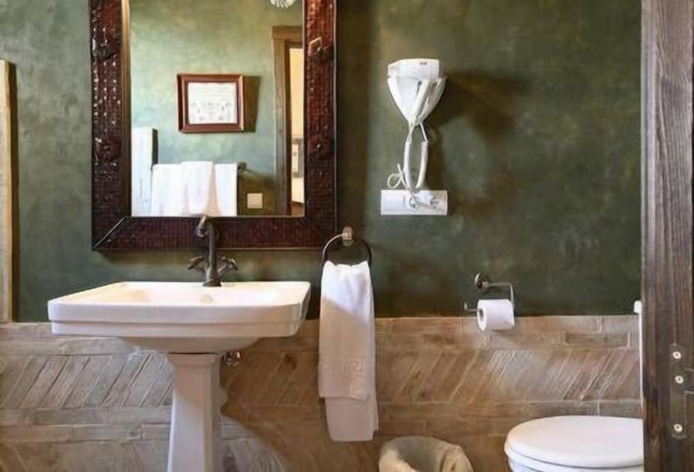 Superior Double Room Single Use - Photo 7