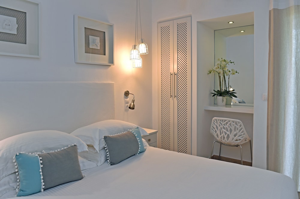 Small Comfort Room, Balcony photo 2