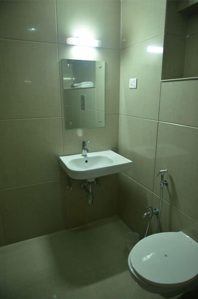 Double Room (Station Facing) photo 3