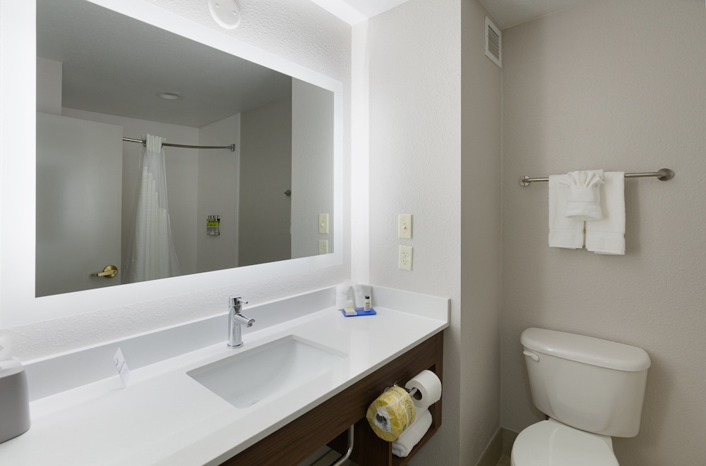 Suite, 2 Queen Beds - Photo 2
