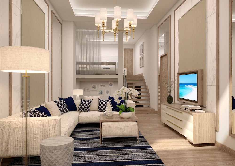 Three Bedroom Royal Villa with Private Pool and Hot Tub - Photo 3