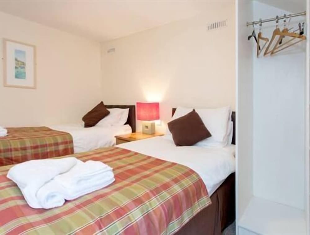 Twin Room, Ensuite photo 3