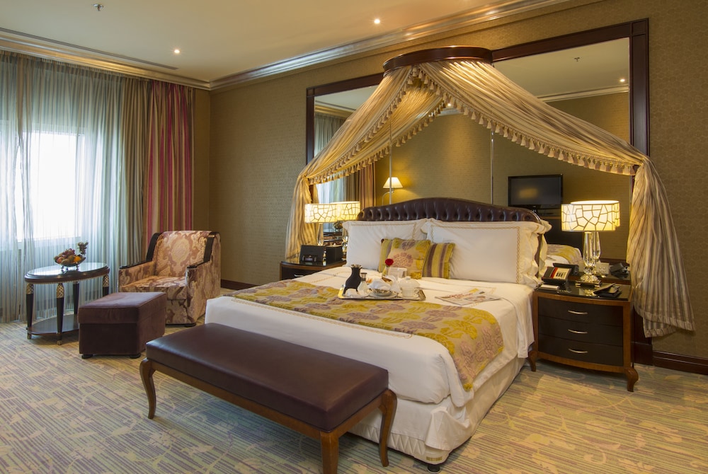 Executive Suite, 1 King Bed - Photo 4