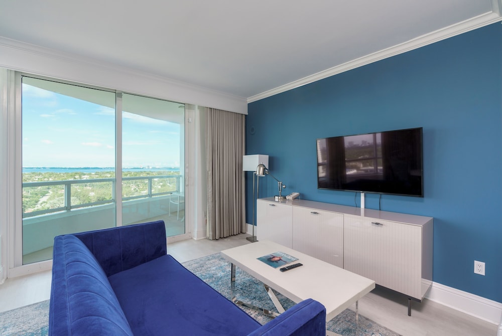 Tresor Bayview Corner One Bedroom