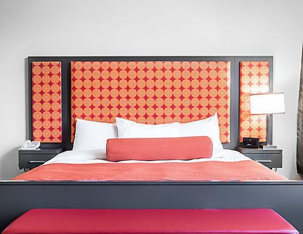 Standard Room, 1 King Bed photo 3