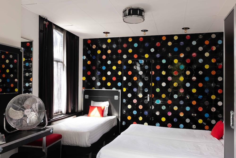 Standard Triple Room, 3 Twin Beds, Private Bathroom photo 1
