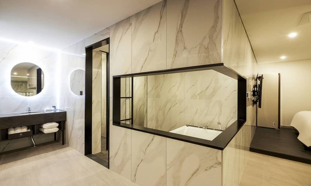 Suite - Photo 4