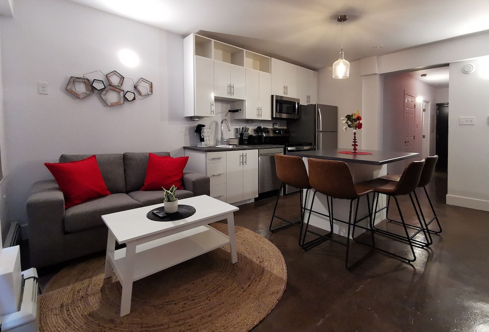 Suite, 3 Bedrooms, Kitchen