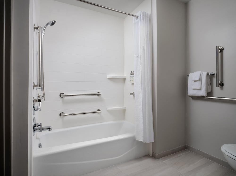 Suite, 2 Queen Beds, Accessible Bathtub (Mobility) - Photo 9