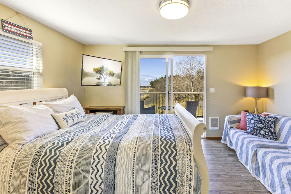 Comfort Studio Suite, 1 King Bed, Pets Allowed