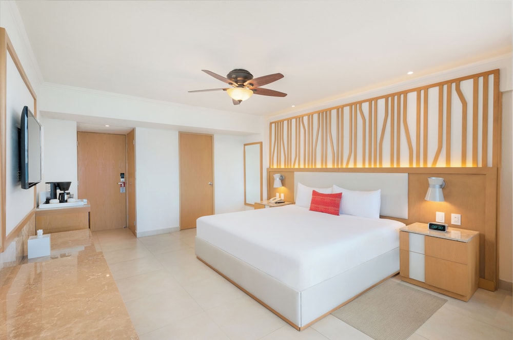 Deluxe Room, Jetted Tub, Ocean View photo 2