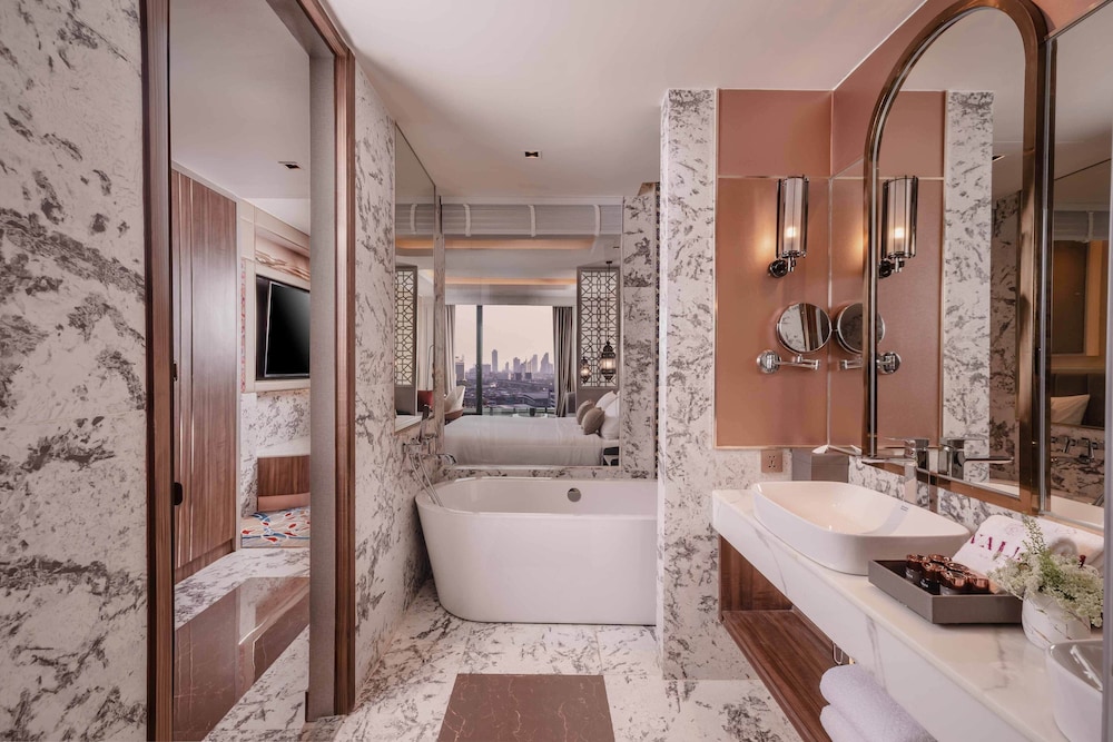 Deluxe Suite Twin Club Lounge Access