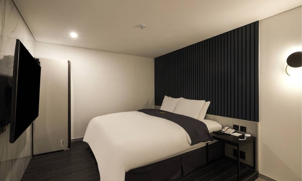 Suite - Photo 7