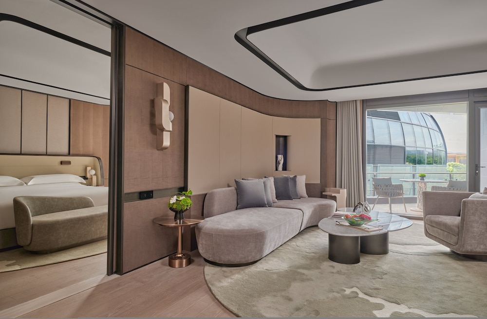 Suite, 1 Bedroom, Balcony