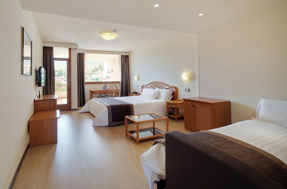 Family Room, Balcony, Hill View (Folk) - Photo 2