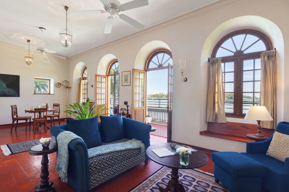 Deluxe Sea Facing Suite with Balcony photo 3