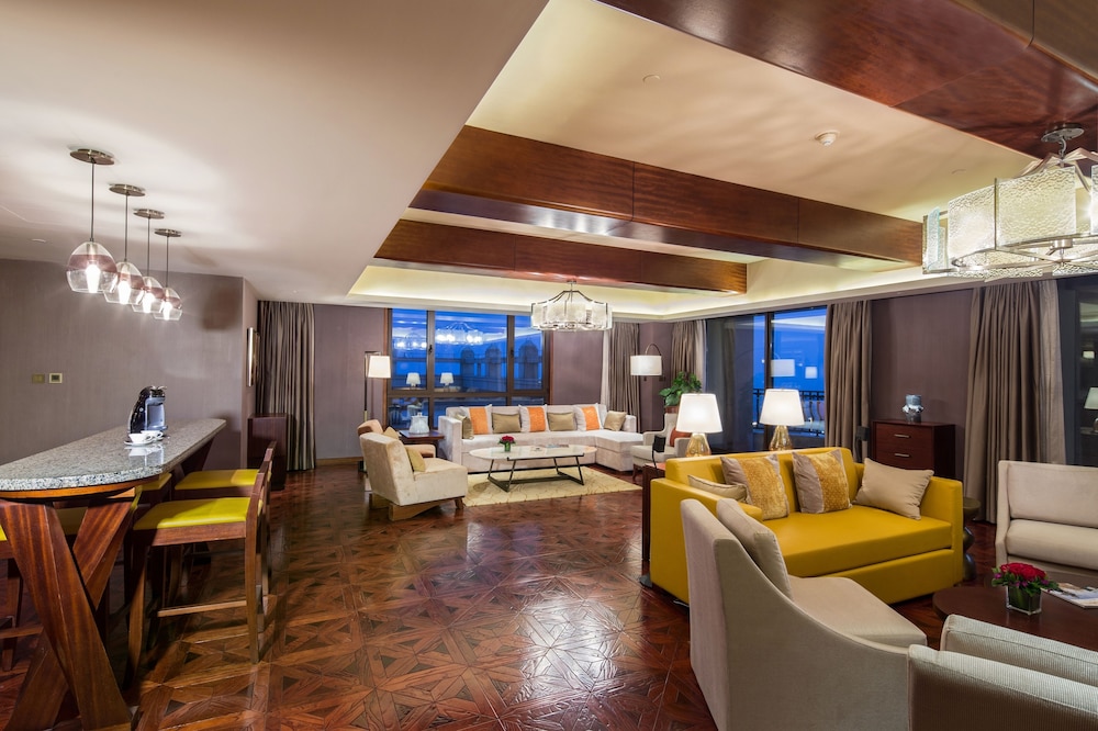 PRESIDENTIAL SUITE photo 2