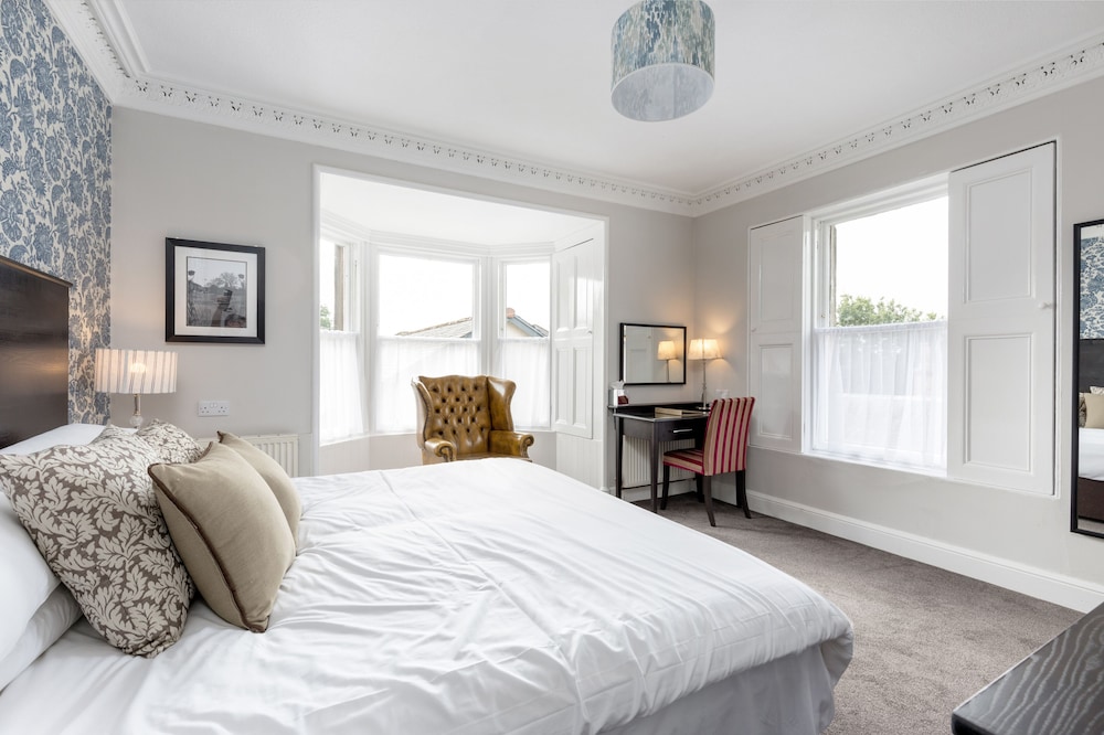 Superior Suite, Ensuite, Garden View photo 3