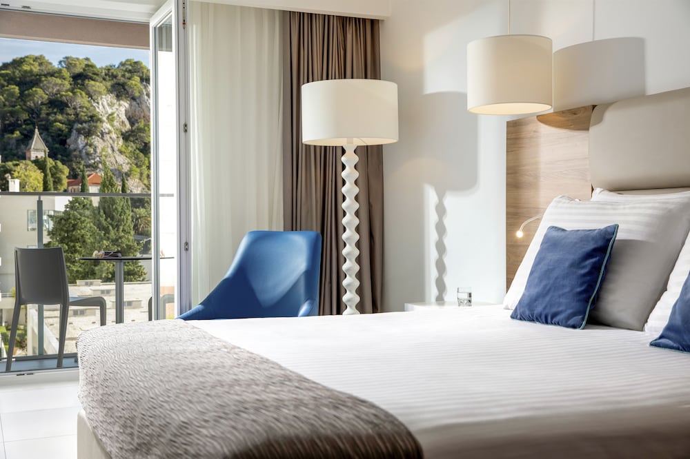 Superior Room, Partial Sea view