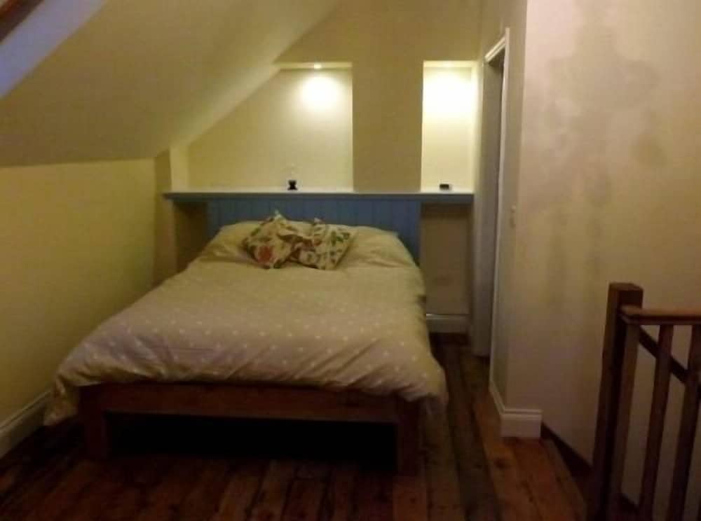 Cottage, Ensuite (The Parlour - Y Parlwr) photo 3