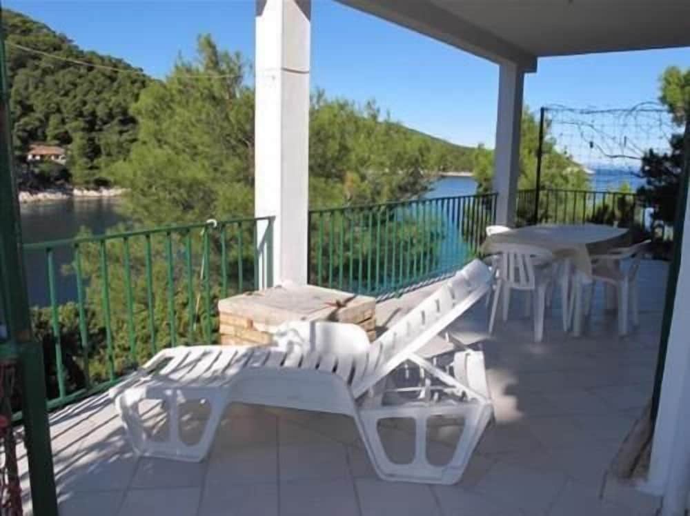 House (Tanja - H(6))