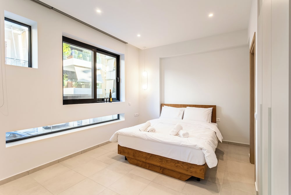 Basic Studio, 1 Queen Bed, Non Smoking, Kitchenette