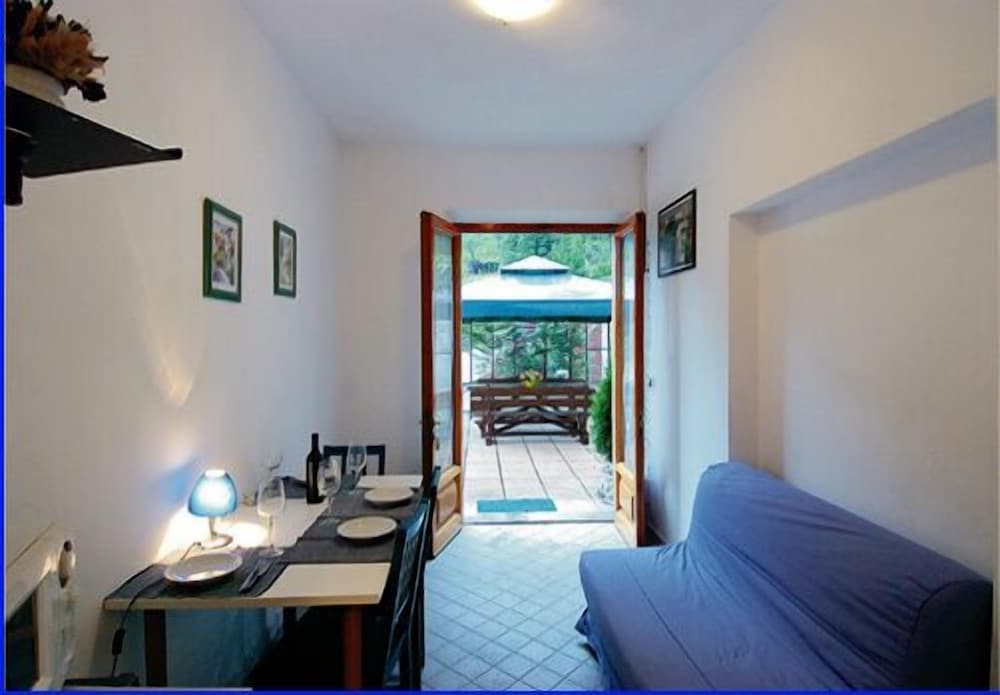 Economy Apartment, 2 Bedrooms, Courtyard Area photo 2