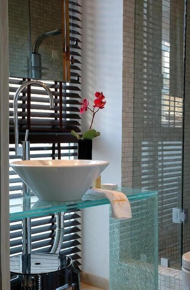Executive Room - Photo 7