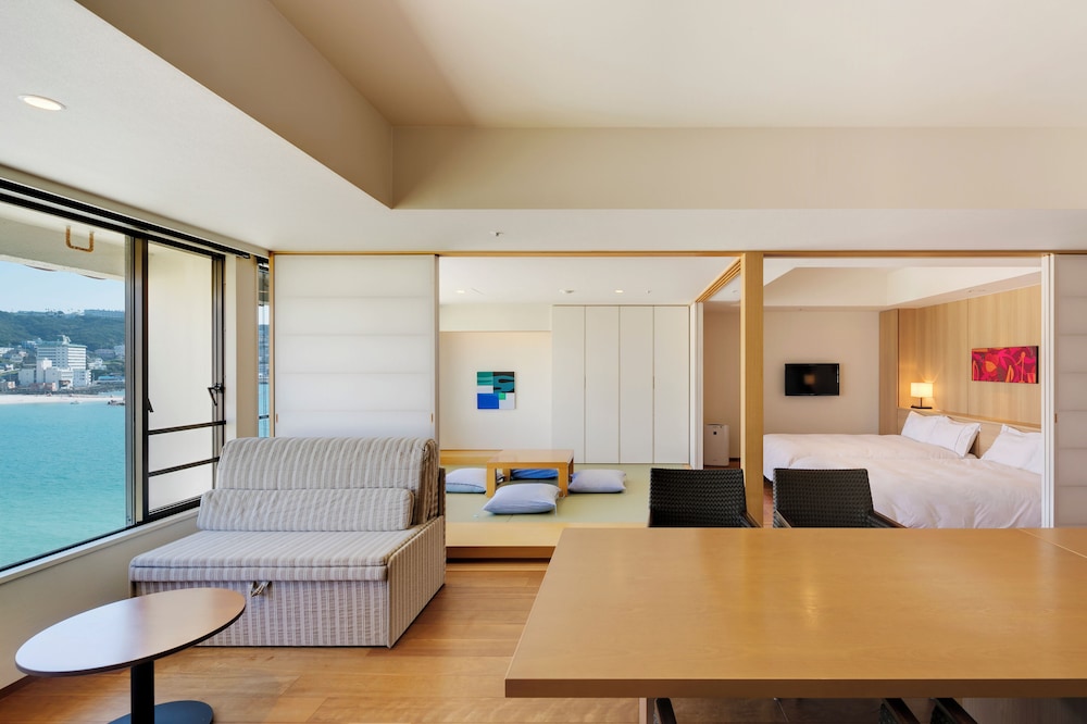 Royal Floor Japanese Western Room with Ocean View - Non-Smoking - Photo 1
