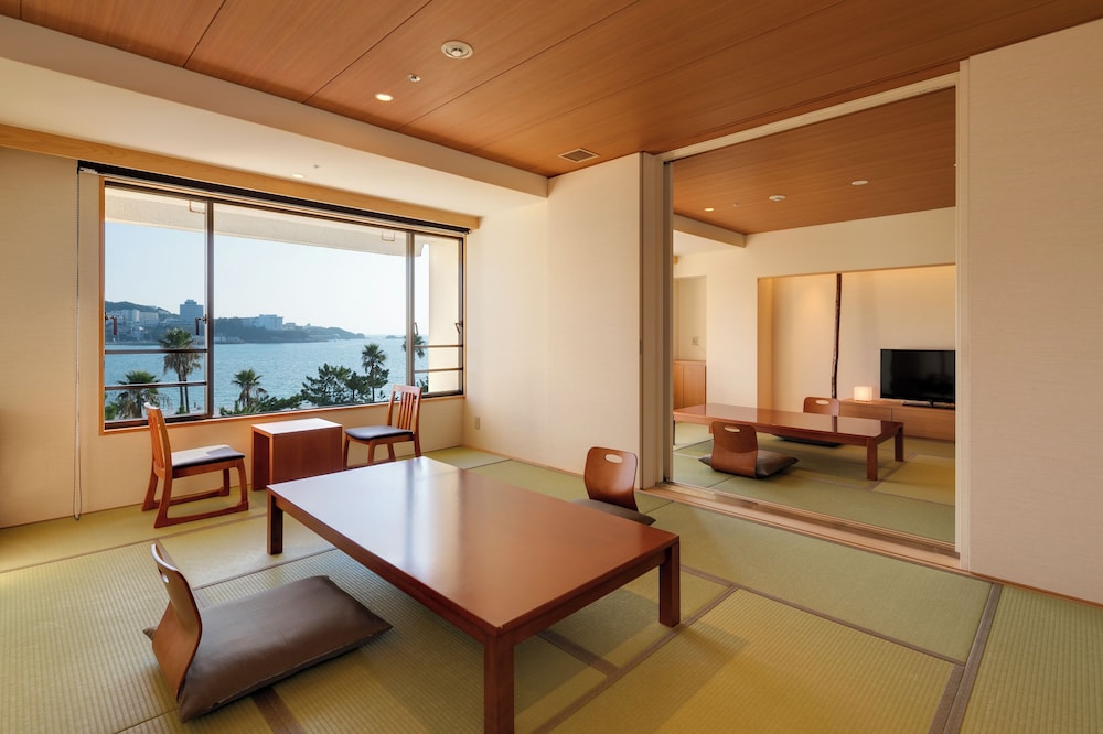 Connecting Japanese Room with Ocean View - Non-Smoking - Photo 1