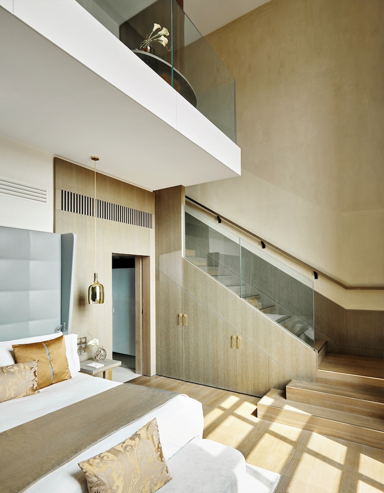 Duplex Junior Suite with stairs - Rhone view