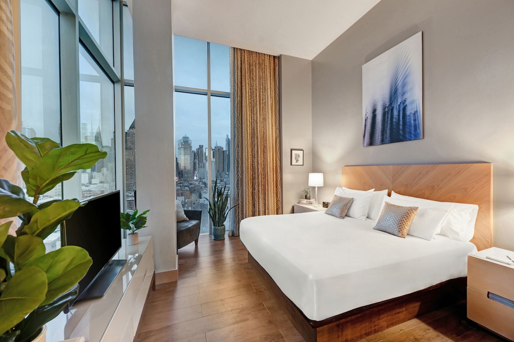 Suite (Heaven Over Hell Penthouse)