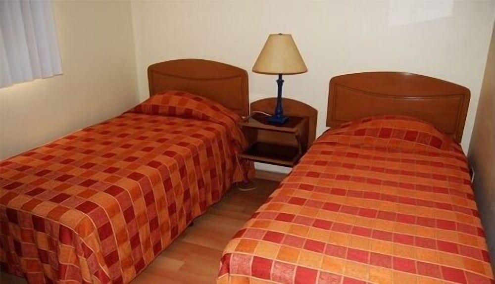 Quadruple Room, 3 Twin Beds photo 1