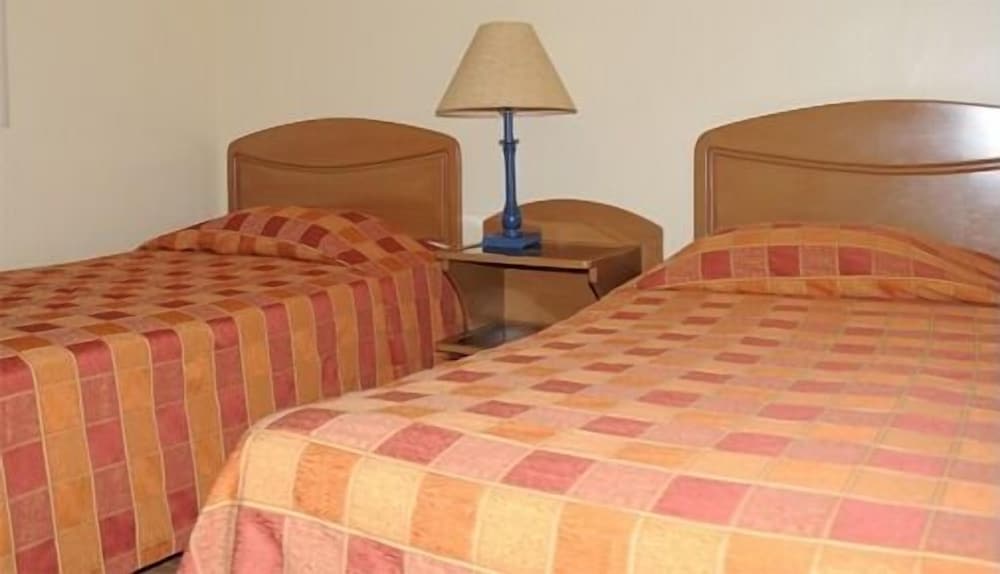 Quadruple Room, 3 Twin Beds photo 2