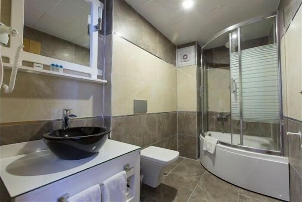Deluxe Room, 1 Double Bed, City View photo 3
