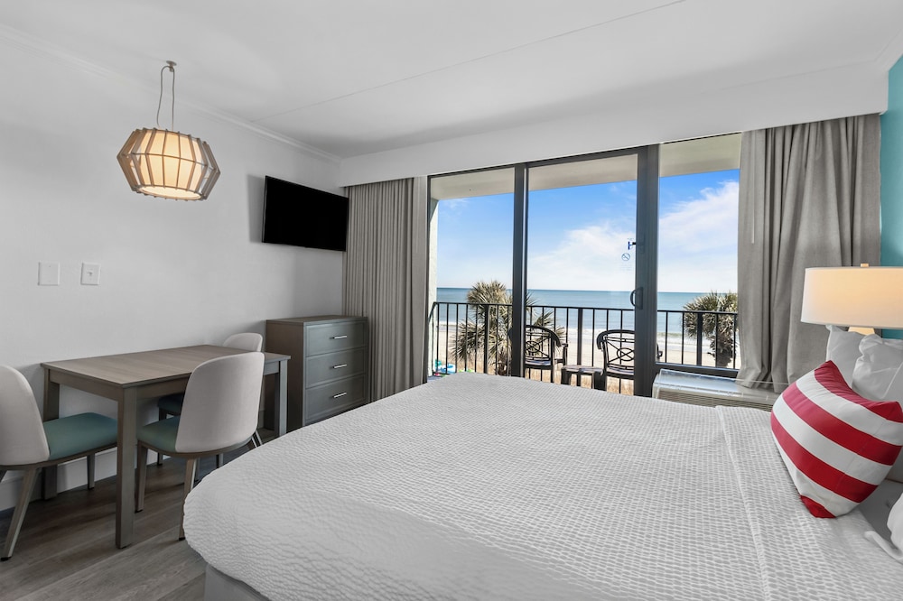 Schooner Oceanfront Deluxe Junior Suite - Photo 3