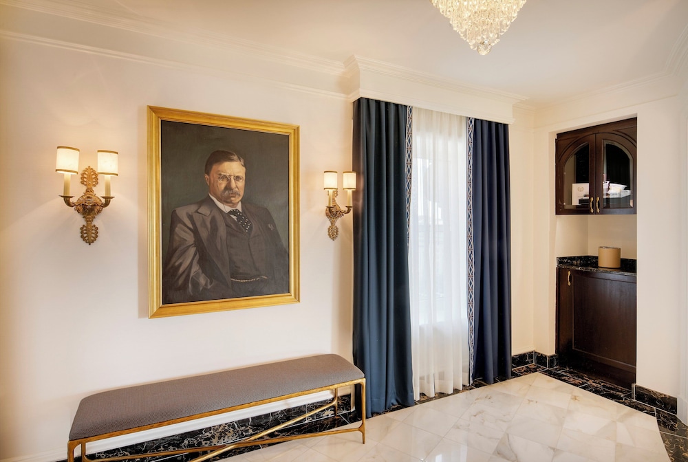 Suite, 1 King Bed (Theodore Roosevelt, Wash Monmt View)