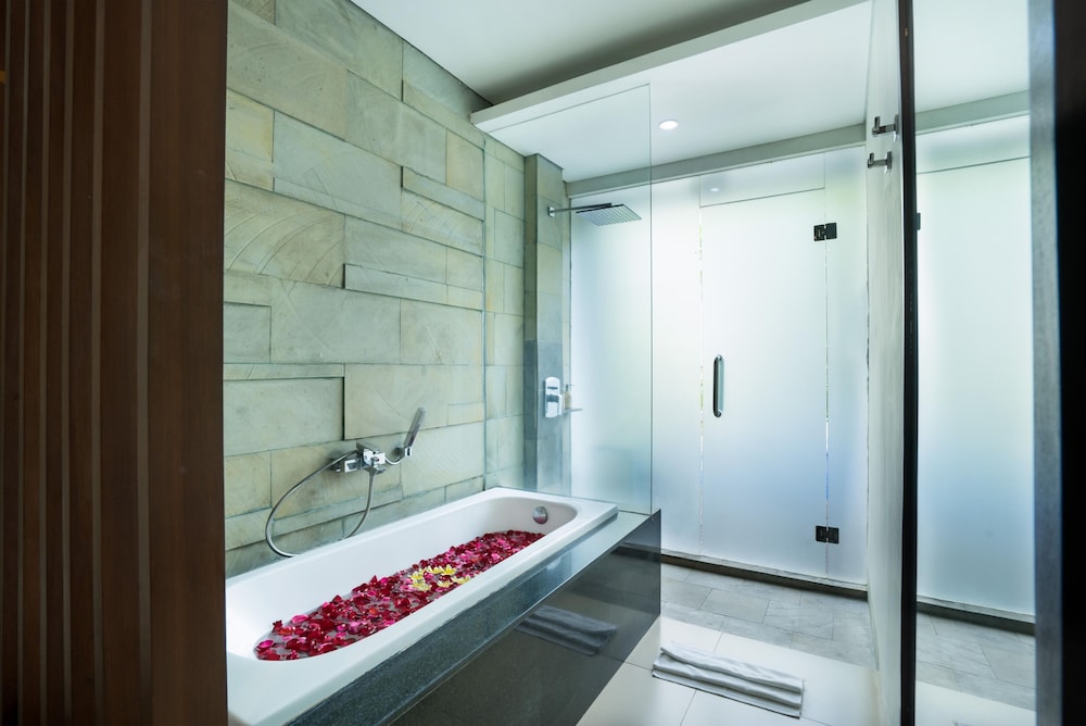 Balinese Custom Package at One Bedroom Pool Villas (Free Balinese Photo Session)