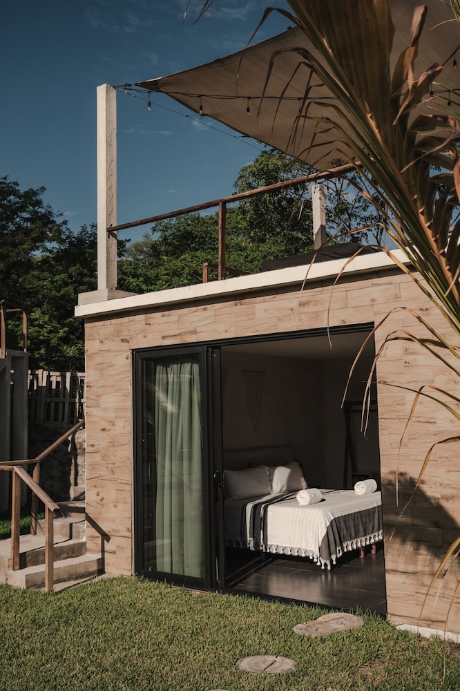 Deluxe Studio Suite - Photo 8