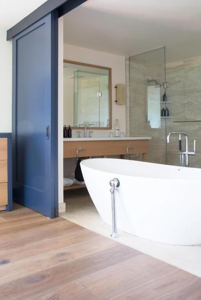 Suite (Cove) - Photo 7