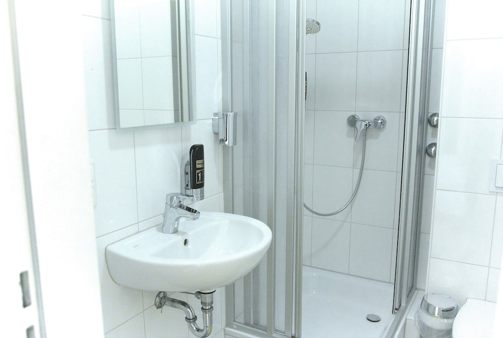 Standard Triple Room - Photo 3