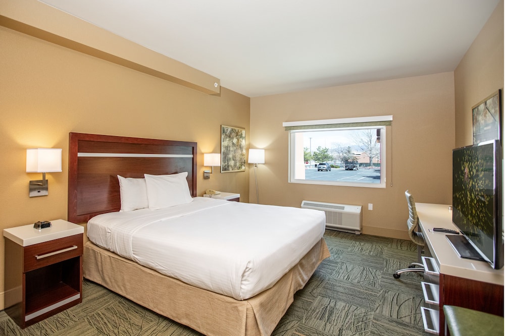 Deluxe Room, 1 King Bed - Photo 1