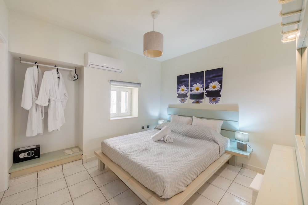Superior Spa Suite photo 1