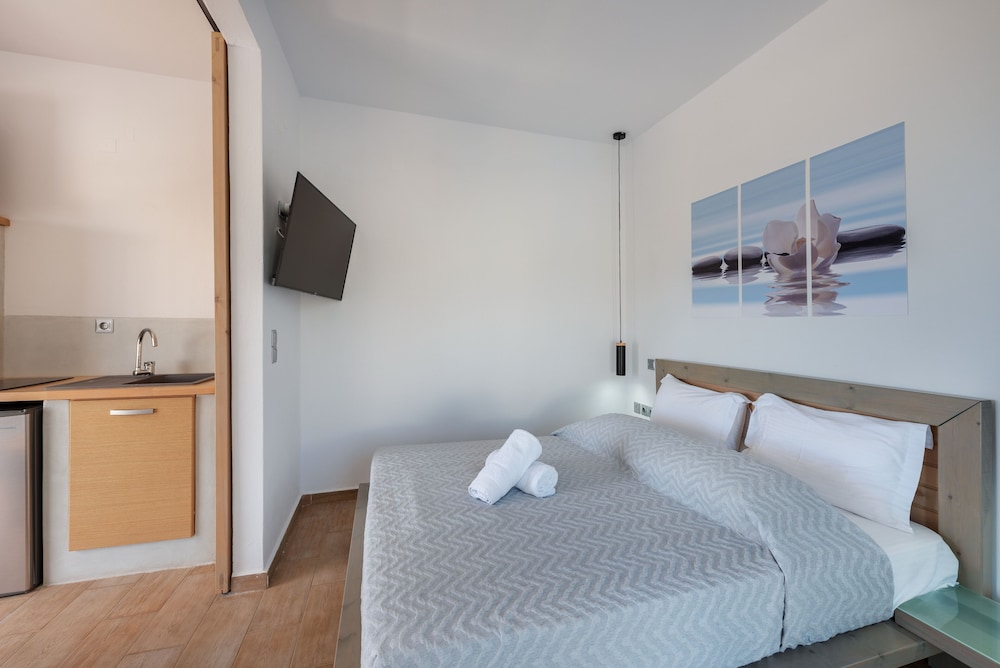 Junior Studio Suite, Private Pool, Sea View photo 1