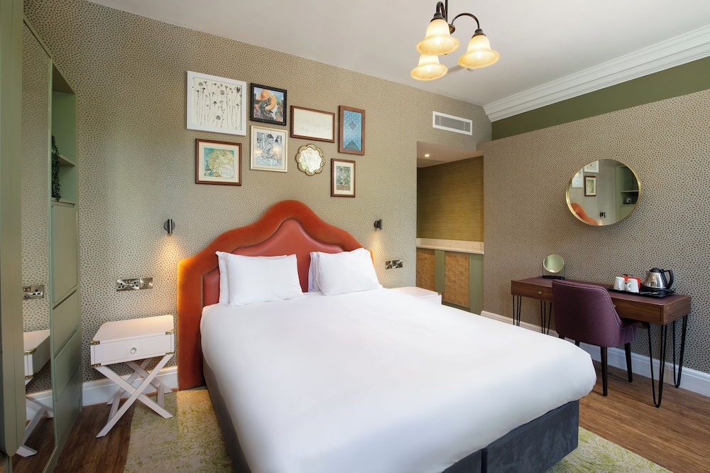 Classic Room, 1 Queen Bed (Lodge)