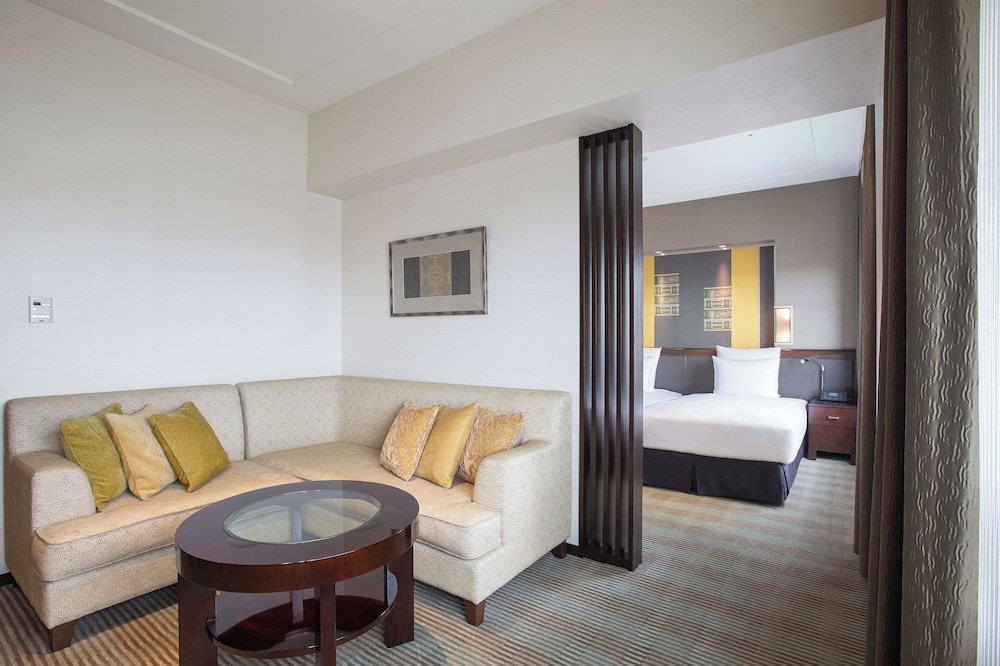 Crown Suite with Club Lounge Access - Non-Smoking photo 3