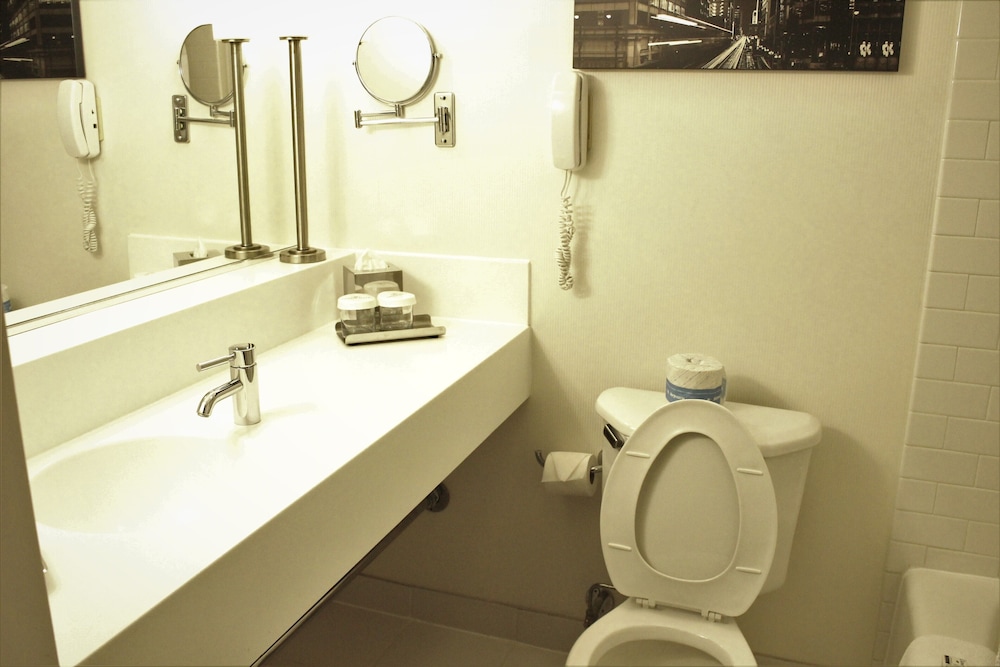 Junior Suite, 1 King Bed, Accessible - Photo 8