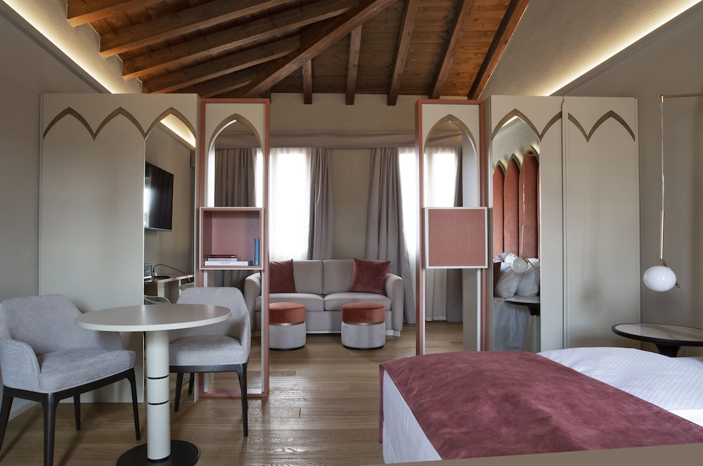 Junior Luxury Room - Photo 1