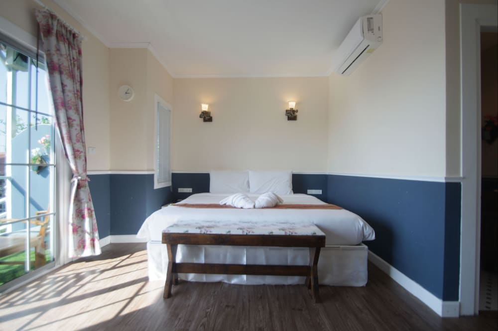 Junior Suite, 1 King Bed, Non Smoking, Sea View