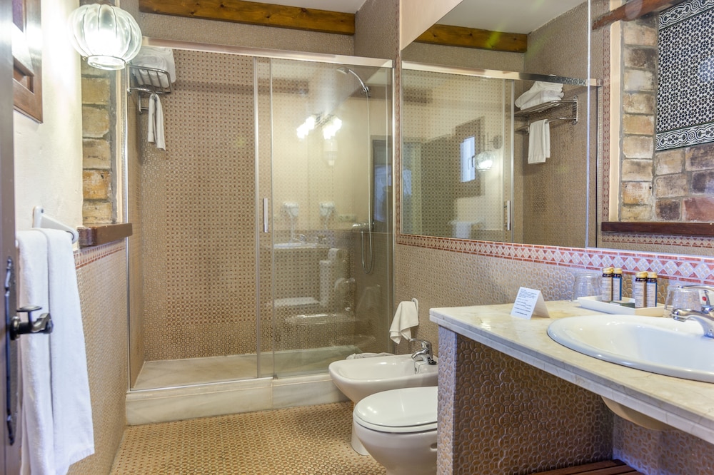 Standard Double Room - Photo 4